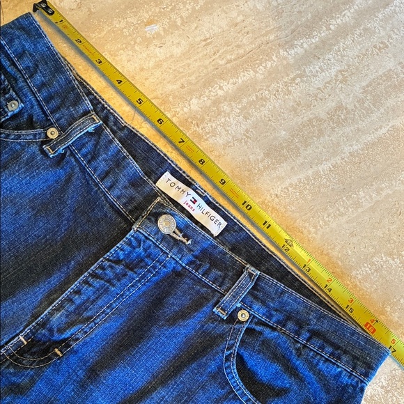 TOMMY HILFIGER Women's Blue Denim High Waisted Wide Leg Mom Jeans. 12 - Picture 12 of 17